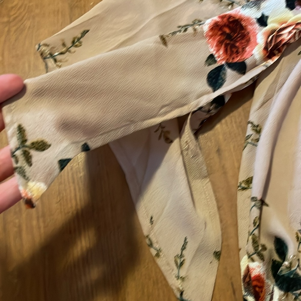YOINS off the shoulder flowy blouse. - Picture 2 of 6